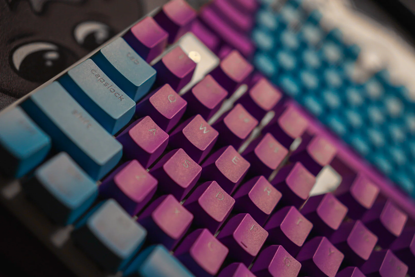 Ultra Custom Full Keycap Set - Double Shot PBT Shine Through - Image 30